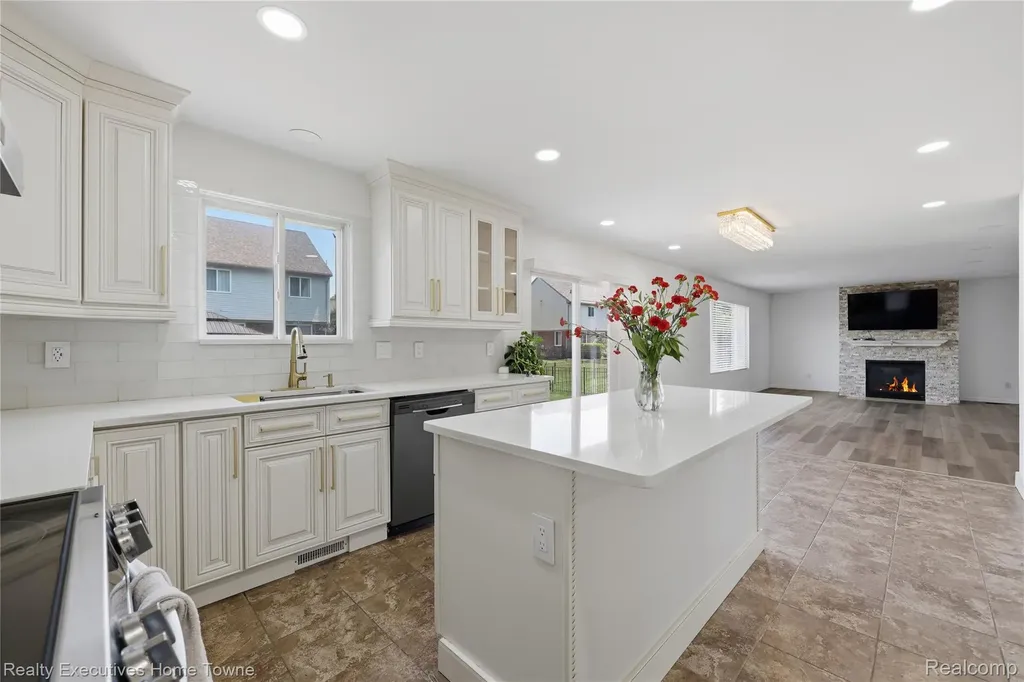 38206 Brook Drive Sterling Heights City MI 48312