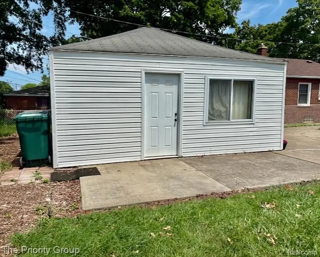 2430 Bennett Street Dearborn City MI 48124