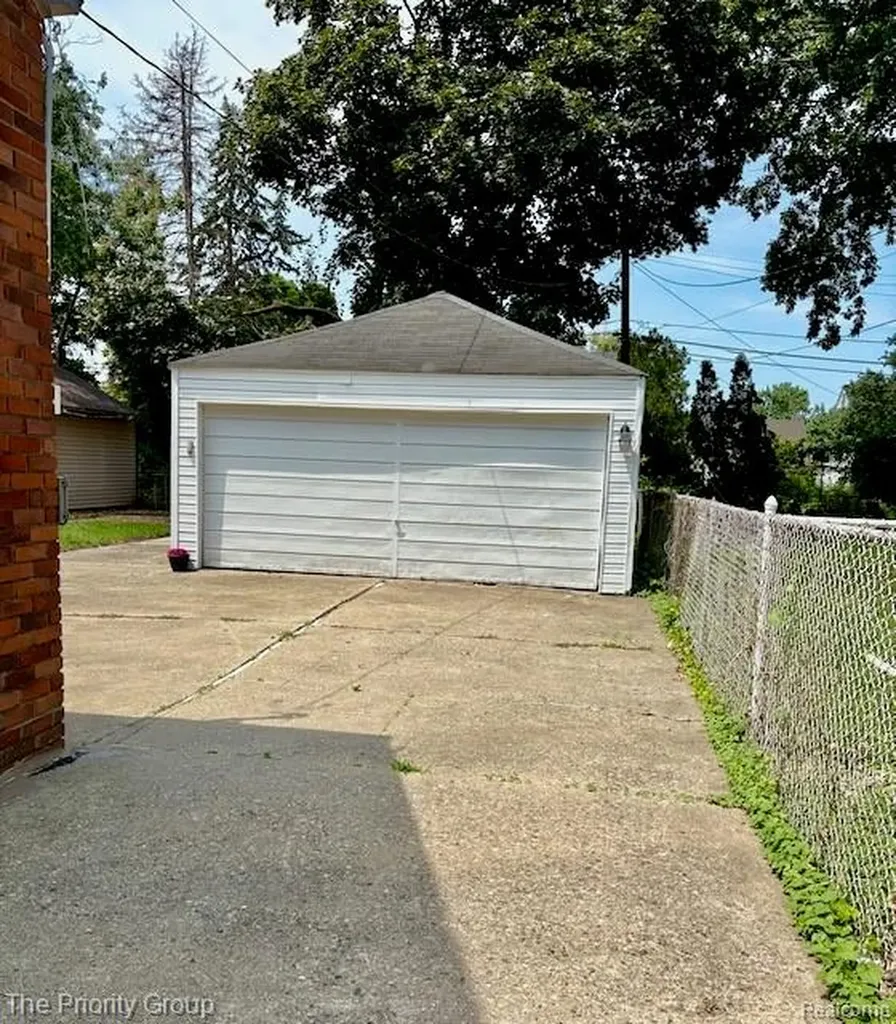 2430 Bennett Street Dearborn City MI 48124