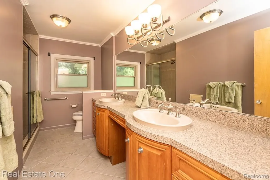 5055 Eastbrook Court Shelby Charter Township MI 48316
