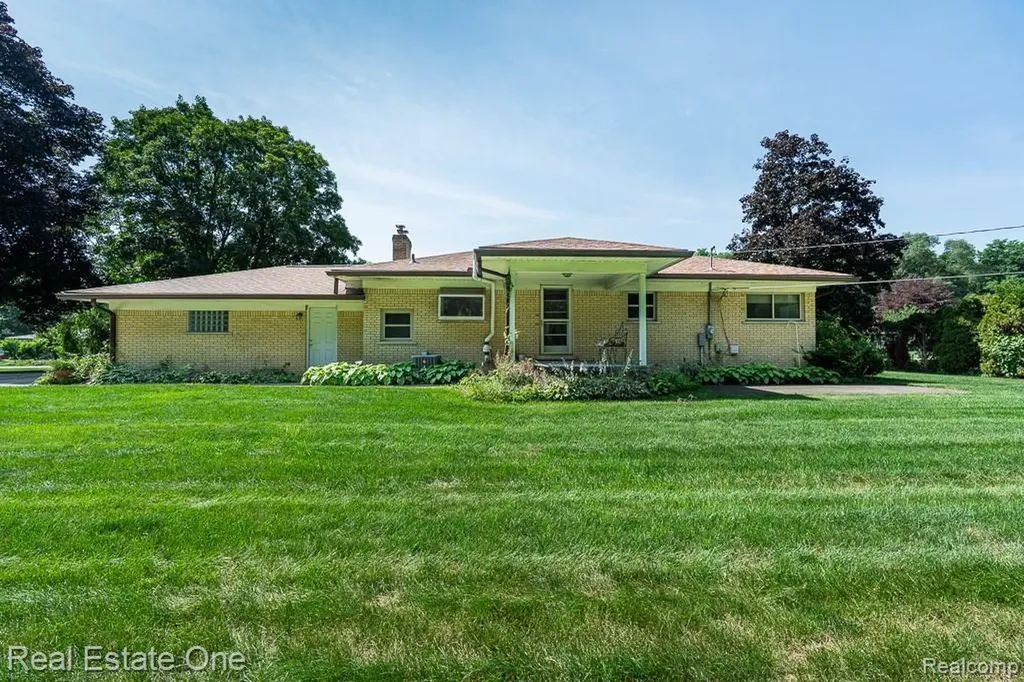 5055 Eastbrook Court Shelby Charter Township MI 48316