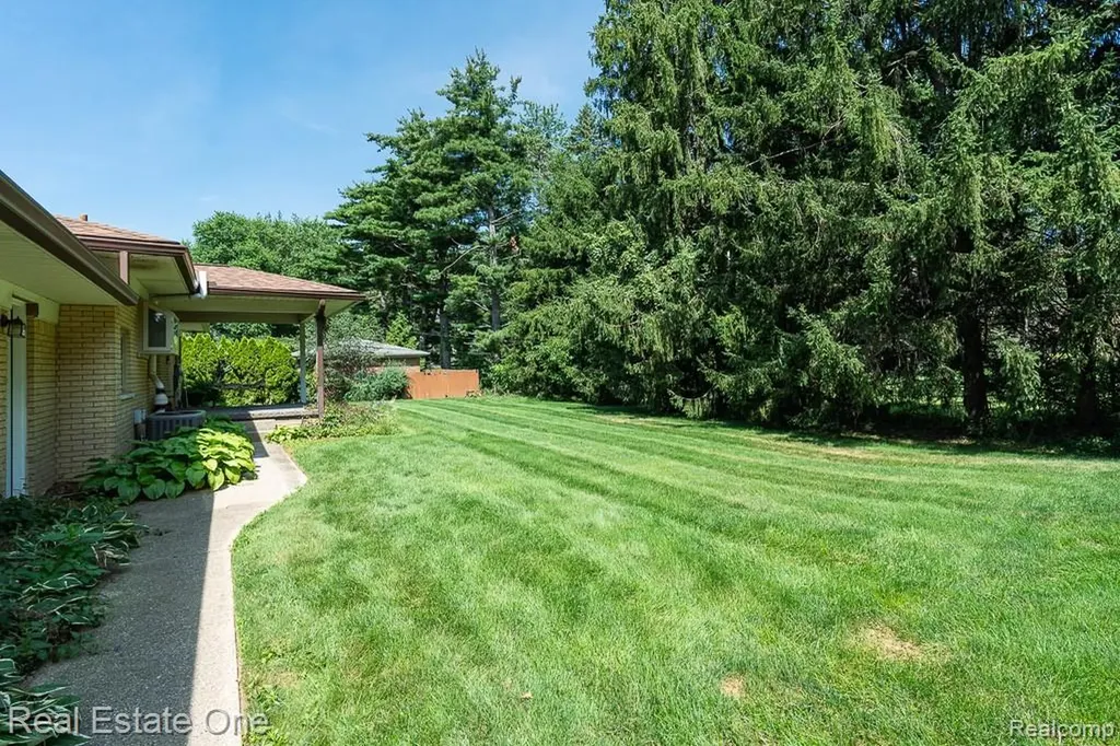 5055 Eastbrook Court Shelby Charter Township MI 48316