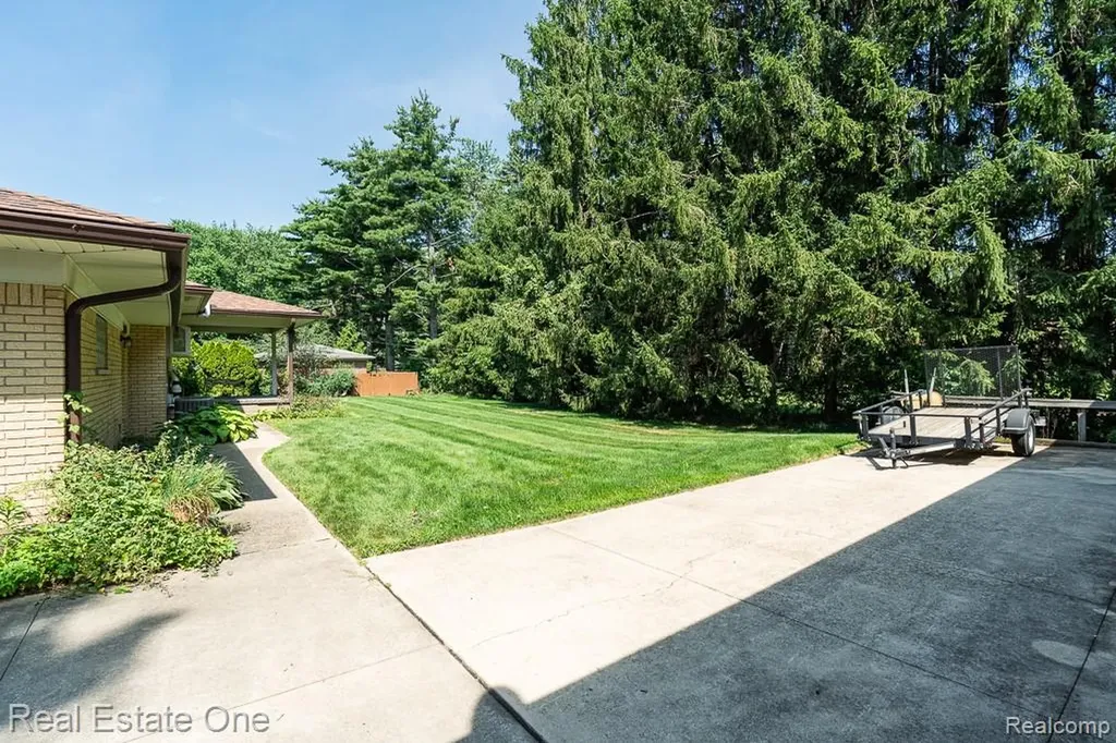 5055 Eastbrook Court Shelby Charter Township MI 48316