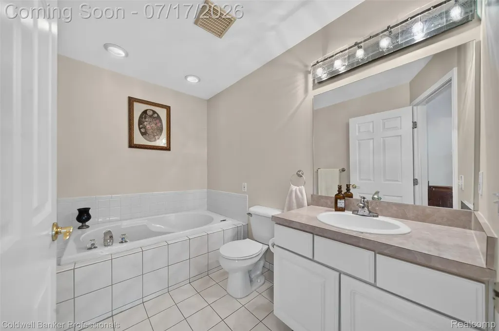 26606 Hales Street Madison Heights City MI 48071