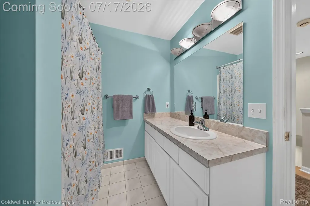 26606 Hales Street Madison Heights City MI 48071