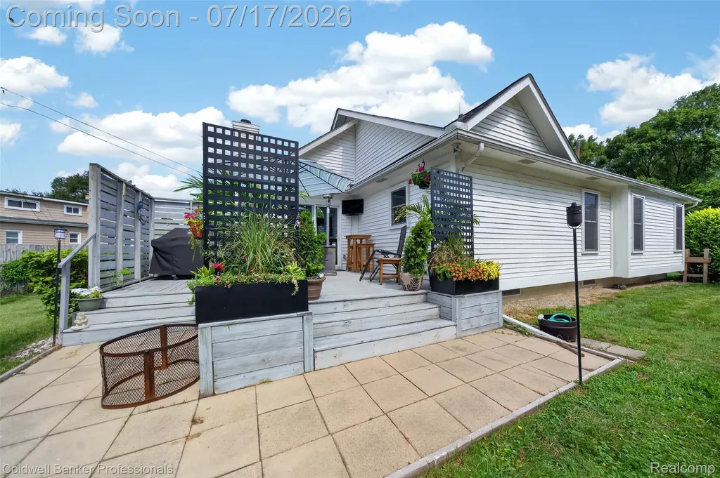 26606 Hales Street Madison Heights City MI 48071