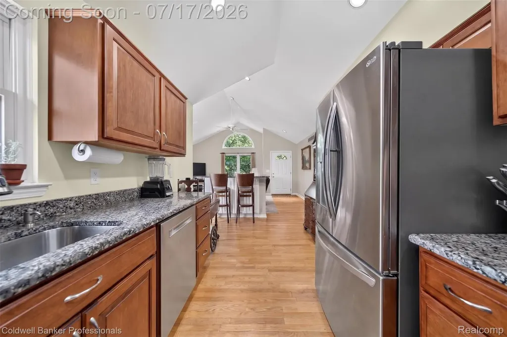26606 Hales Street Madison Heights City MI 48071
