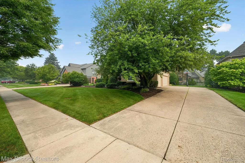 1822 Lexington Drive Troy City MI 48084
