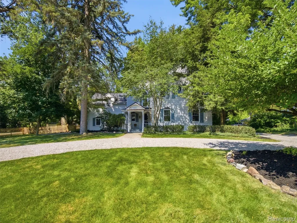 1200 Lake Place Bloomfield Hills City MI 48302