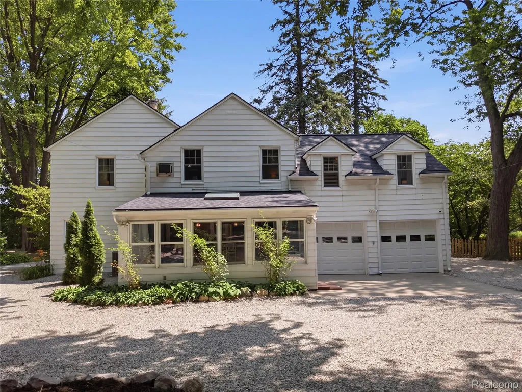 1200 Lake Place Bloomfield Hills City MI 48302