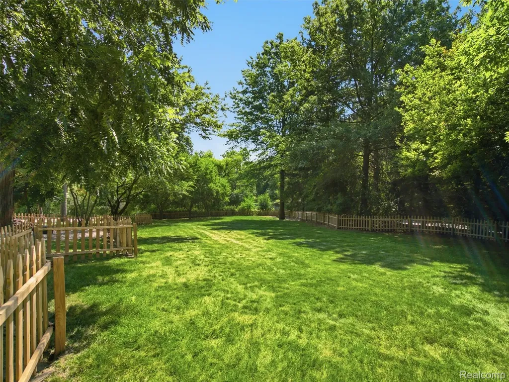 1200 Lake Place Bloomfield Hills City MI 48302