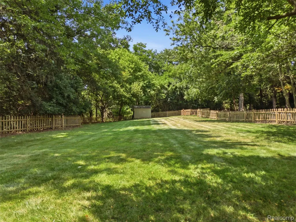 1200 Lake Place Bloomfield Hills City MI 48302