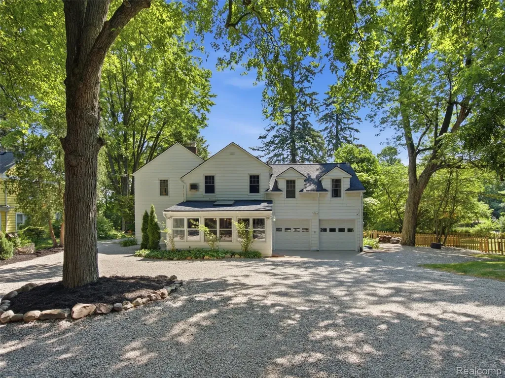 1200 Lake Place Bloomfield Hills City MI 48302