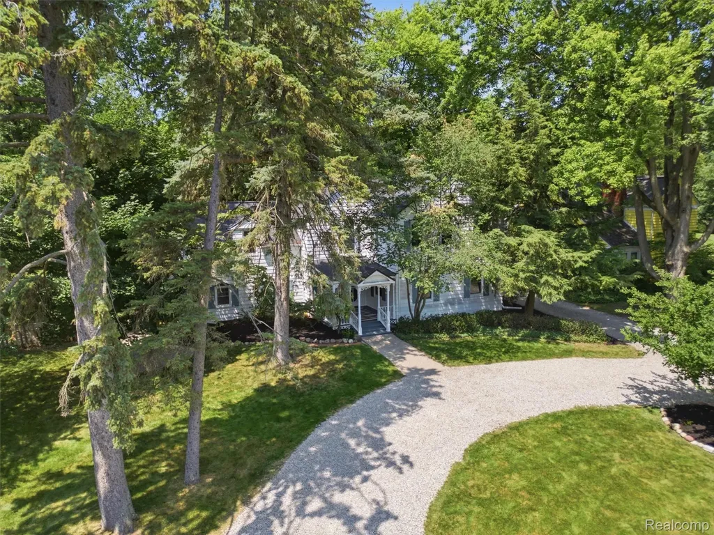1200 Lake Place Bloomfield Hills City MI 48302