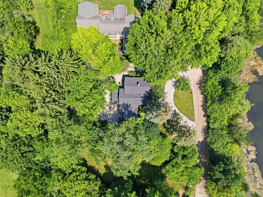 1200 Lake Place Bloomfield Hills City MI 48302