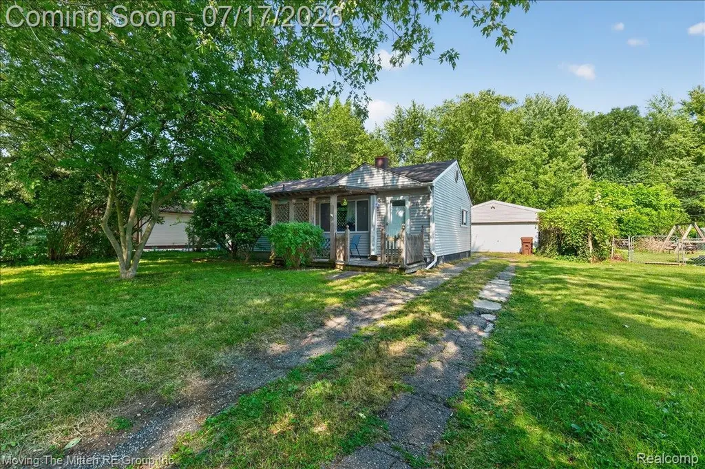 21847 Fenster Street Sumpter Township MI 48111