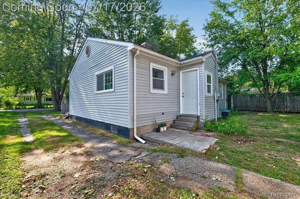 21847 Fenster Street Sumpter Township MI 48111