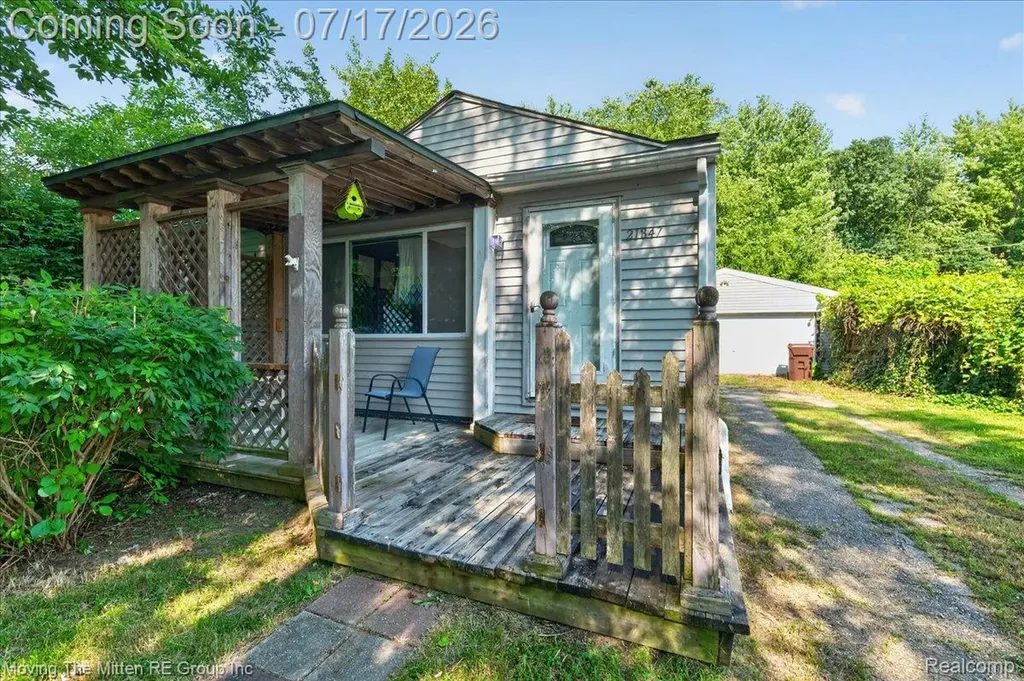 21847 Fenster Street Sumpter Township MI 48111