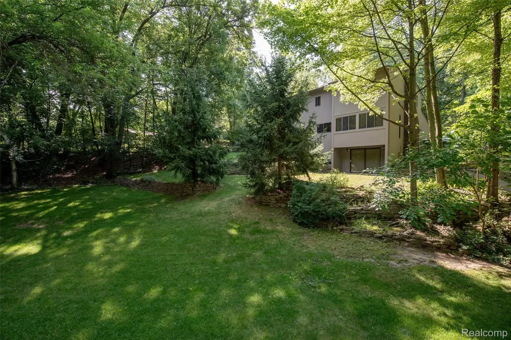 8878 Minne Wanna Road Independence Charter Township MI 48348