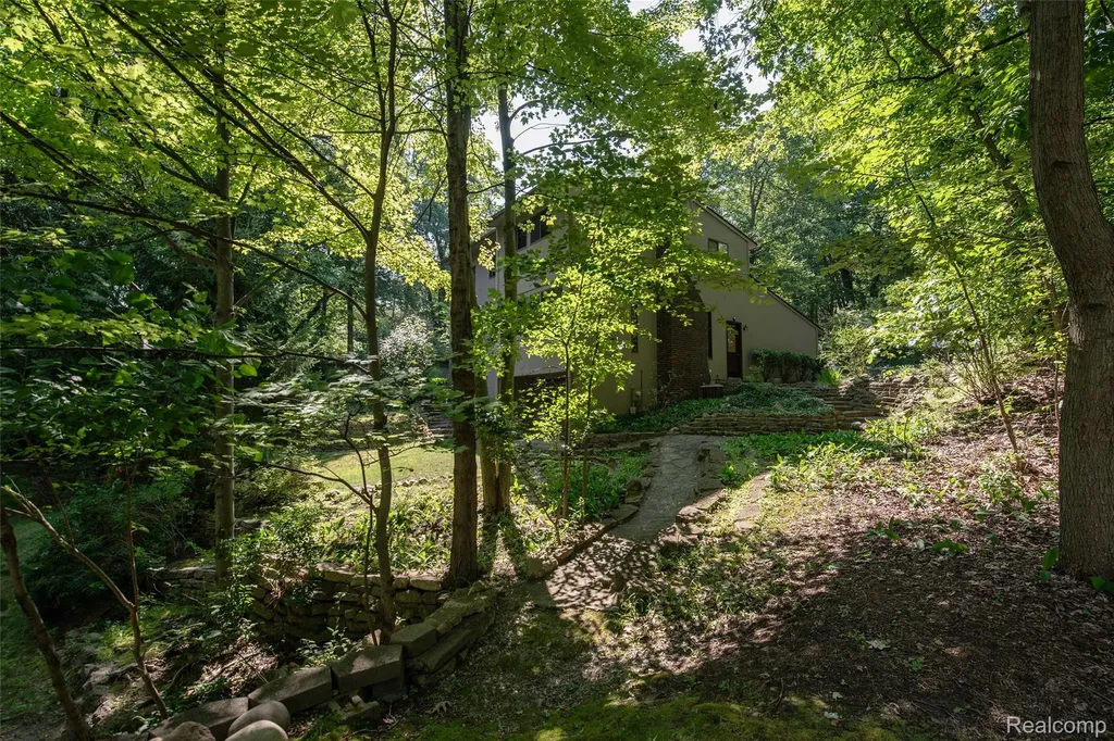 8878 Minne Wanna Road Independence Charter Township MI 48348