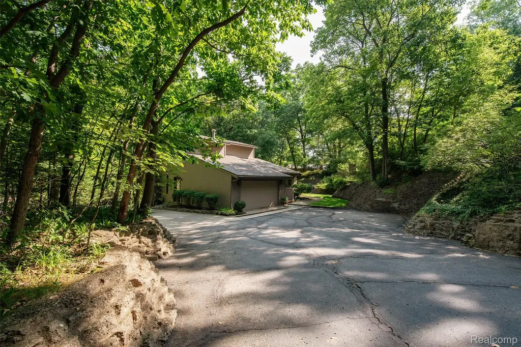 8878 Minne Wanna Road Independence Charter Township MI 48348