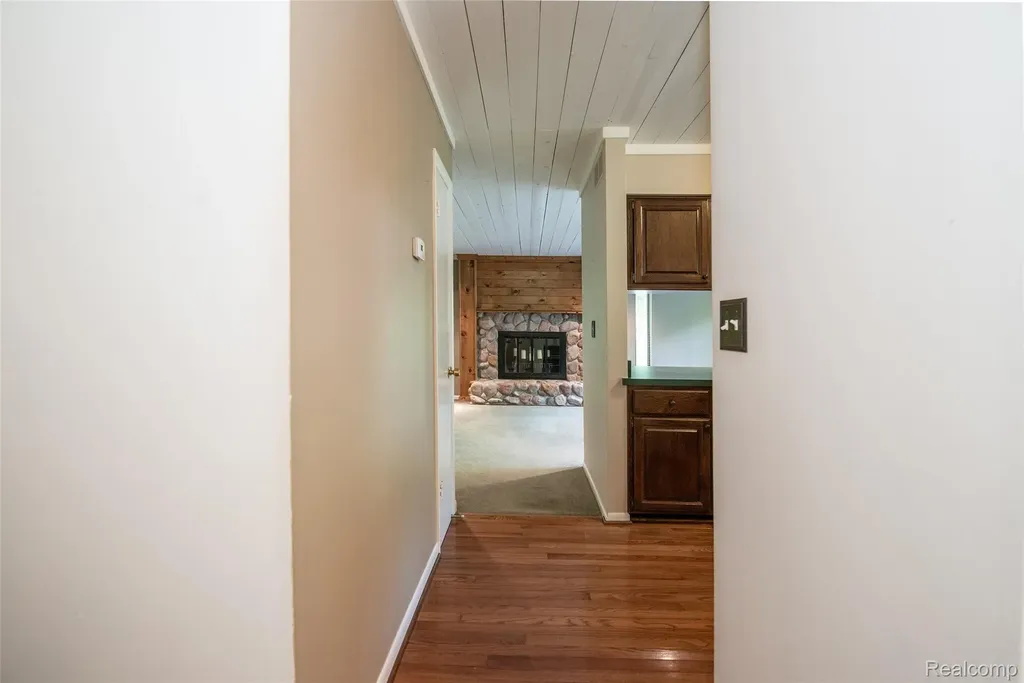8878 Minne Wanna Road Independence Charter Township MI 48348