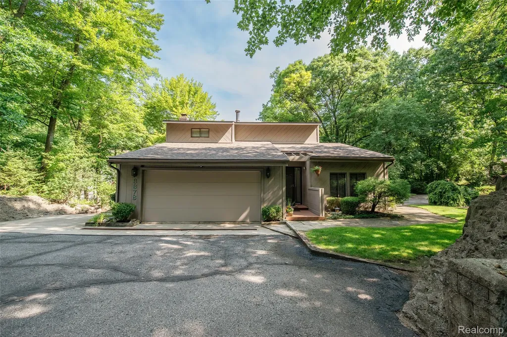 8878 Minne Wanna Road Independence Charter Township MI 48348