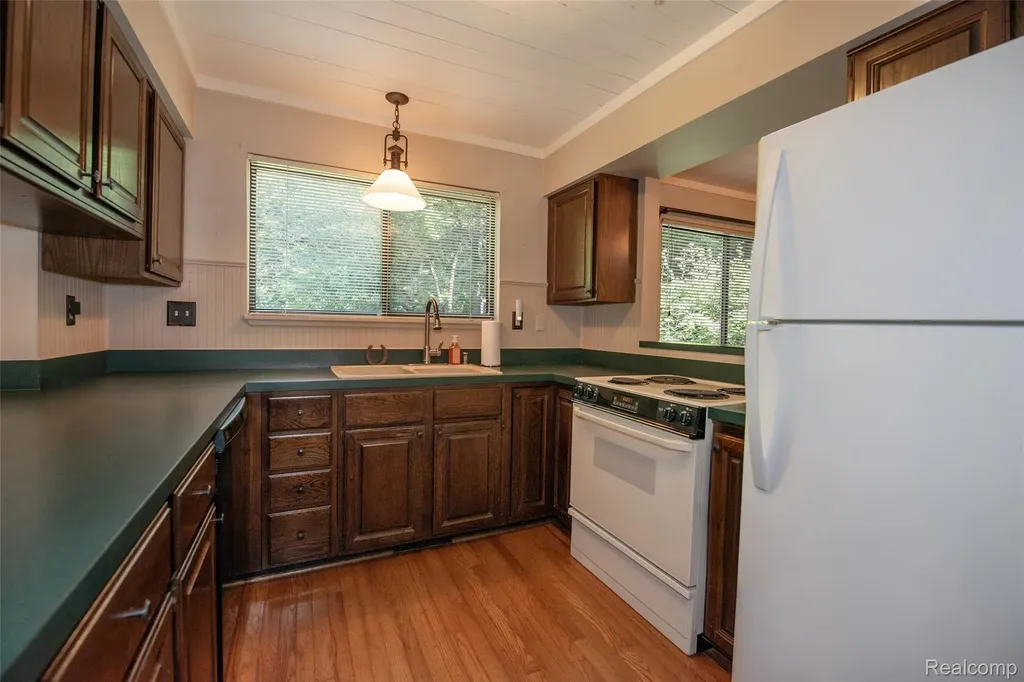 8878 Minne Wanna Road Independence Charter Township MI 48348