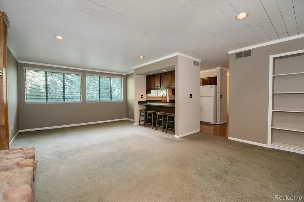8878 Minne Wanna Road Independence Charter Township MI 48348