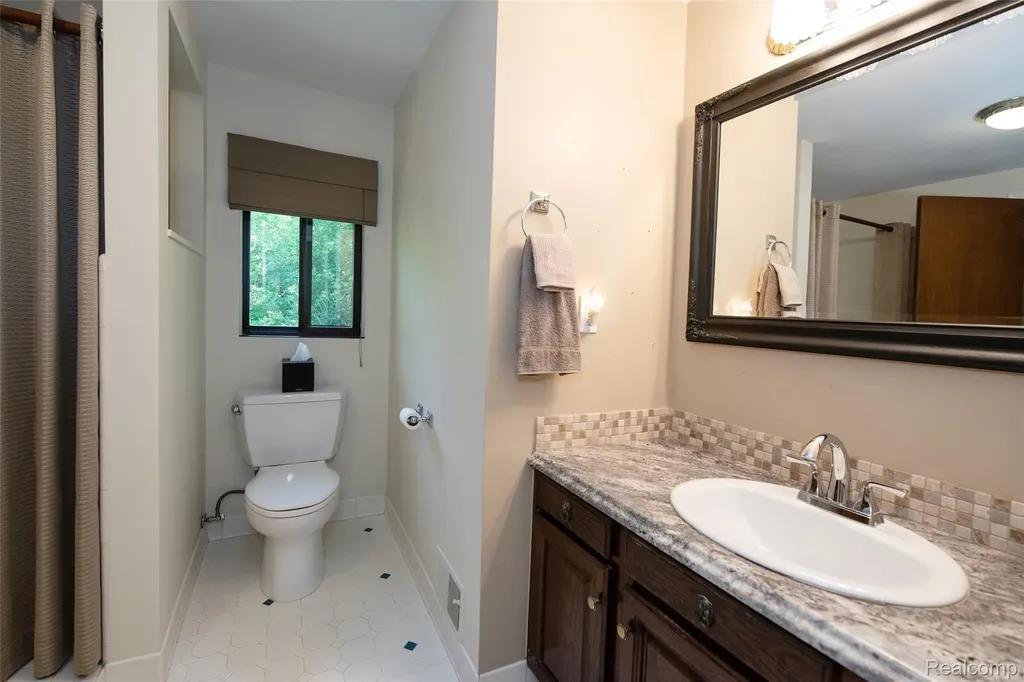 8878 Minne Wanna Road Independence Charter Township MI 48348