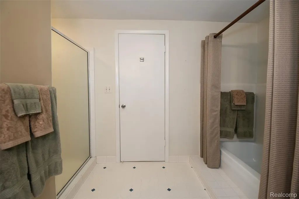 8878 Minne Wanna Road Independence Charter Township MI 48348