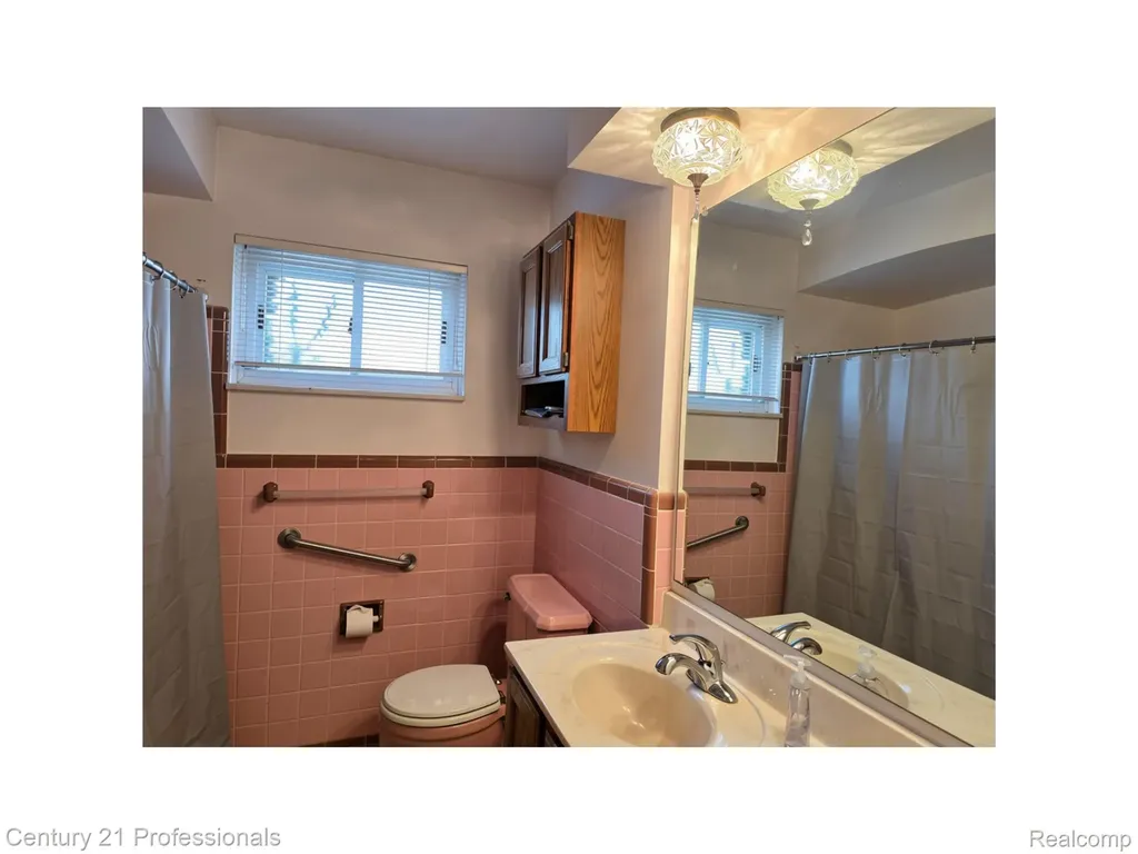 8563 Centralia Street Dearborn Heights City MI 48127