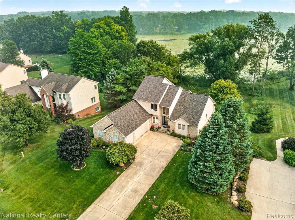 2915 Allison Lane Highland Charter Township MI 48357