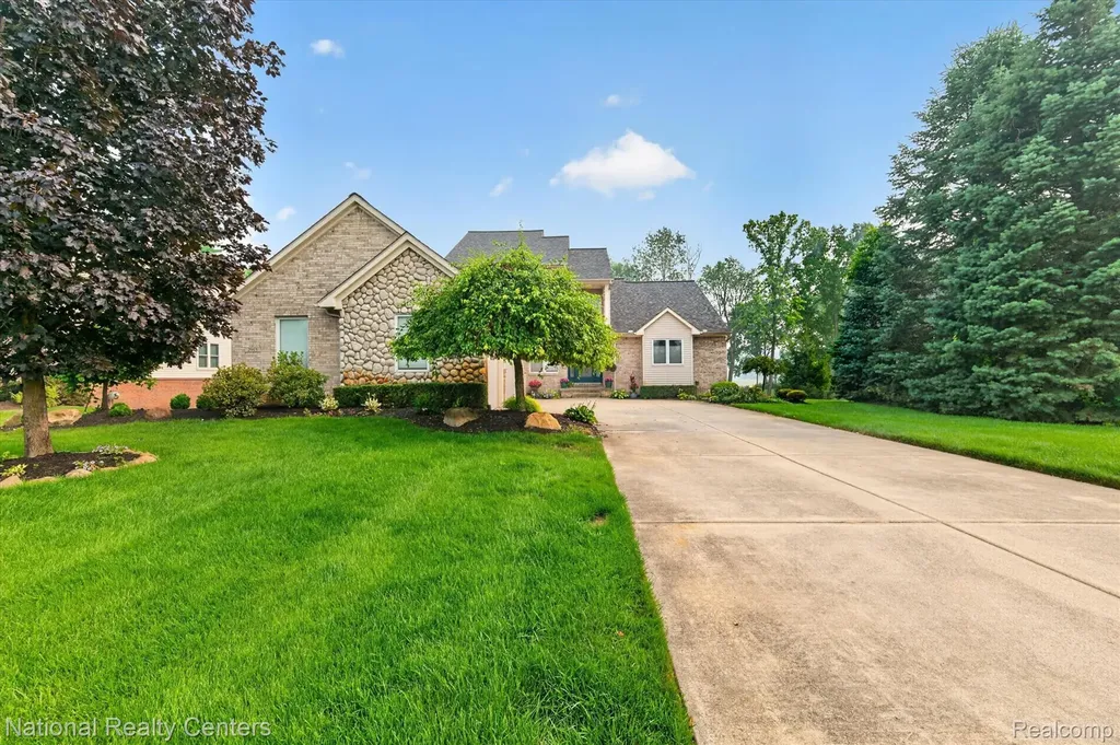 2915 Allison Lane Highland Charter Township MI 48357