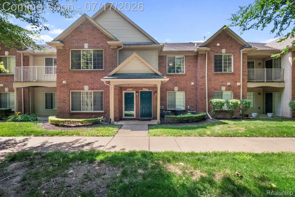 12121 Hidden View Court Utica City MI 48315