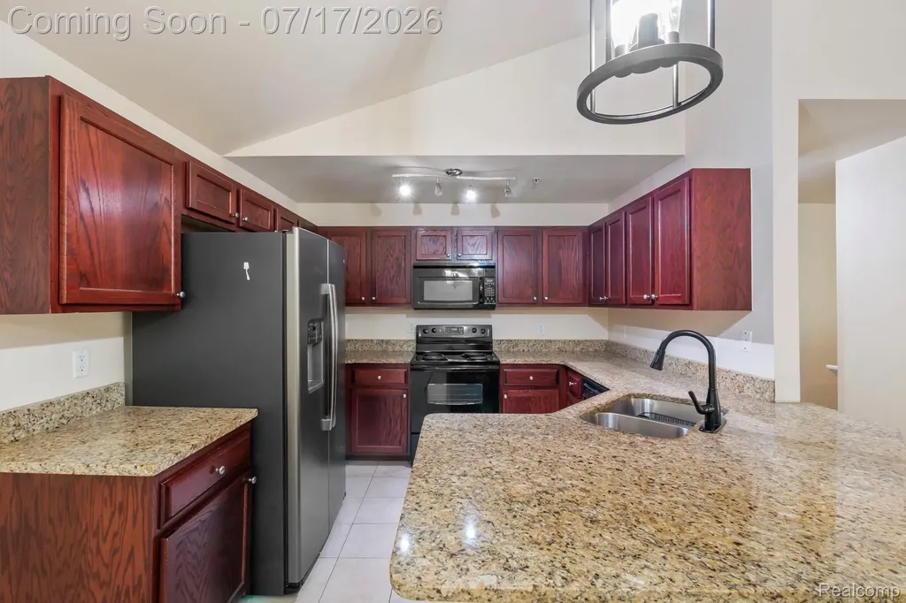 12121 Hidden View Court Utica City MI 48315