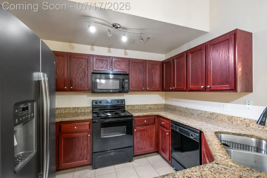 12121 Hidden View Court Utica City MI 48315