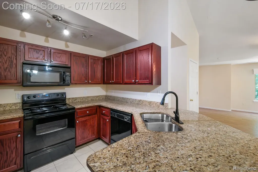 12121 Hidden View Court Utica City MI 48315