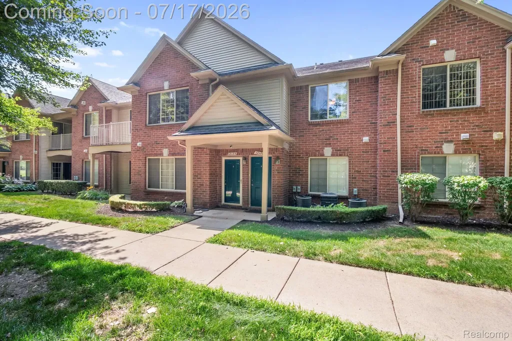 12121 Hidden View Court Utica City MI 48315
