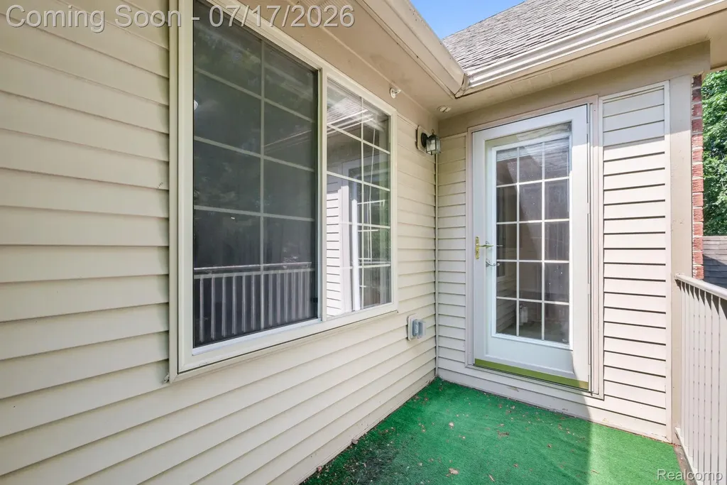 12121 Hidden View Court Utica City MI 48315