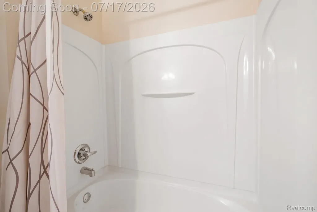 12121 Hidden View Court Utica City MI 48315