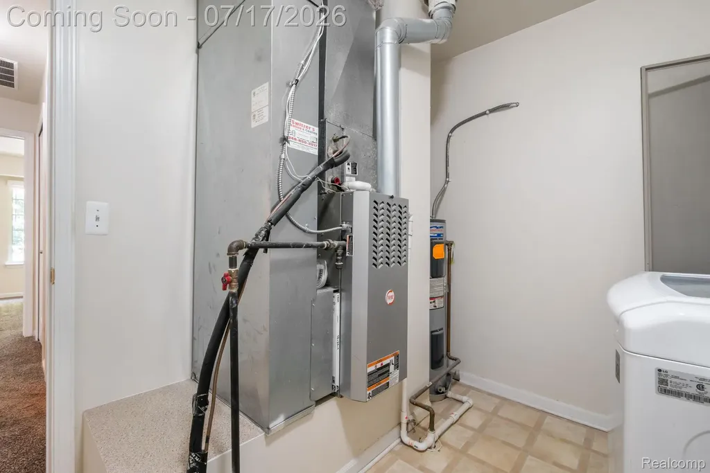 12121 Hidden View Court Utica City MI 48315