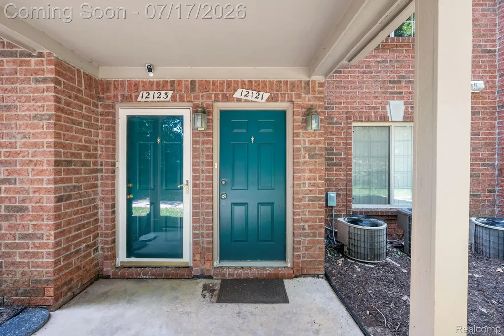 12121 Hidden View Court Utica City MI 48315