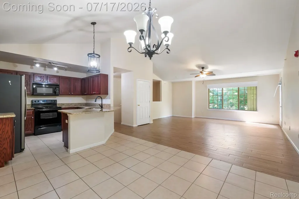 12121 Hidden View Court Utica City MI 48315