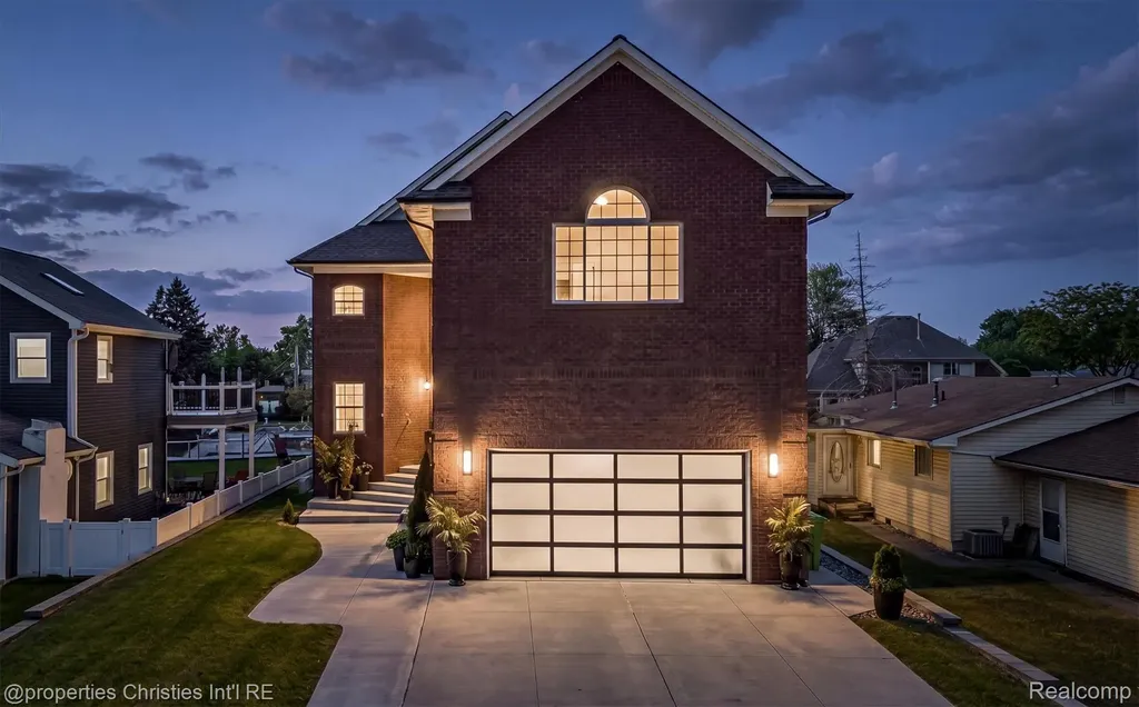 41245 Belvidere Street Harrison Charter Township MI 48045