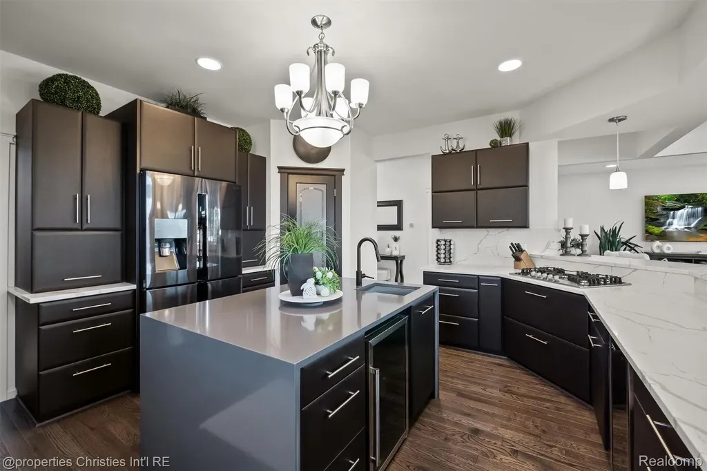 41245 Belvidere Street Harrison Charter Township MI 48045