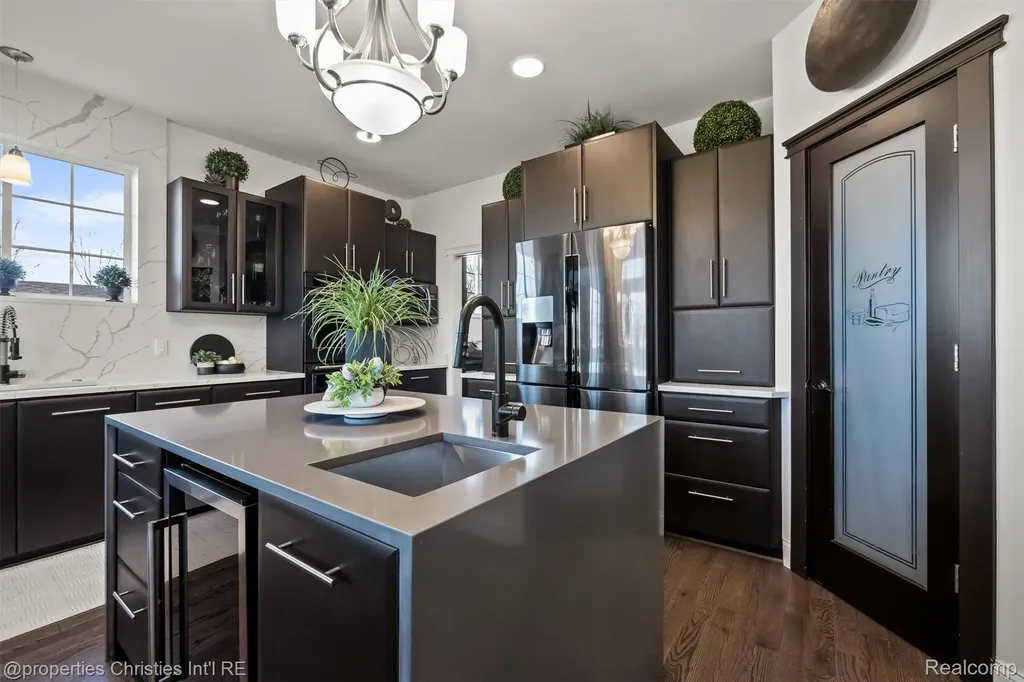 41245 Belvidere Street Harrison Charter Township MI 48045