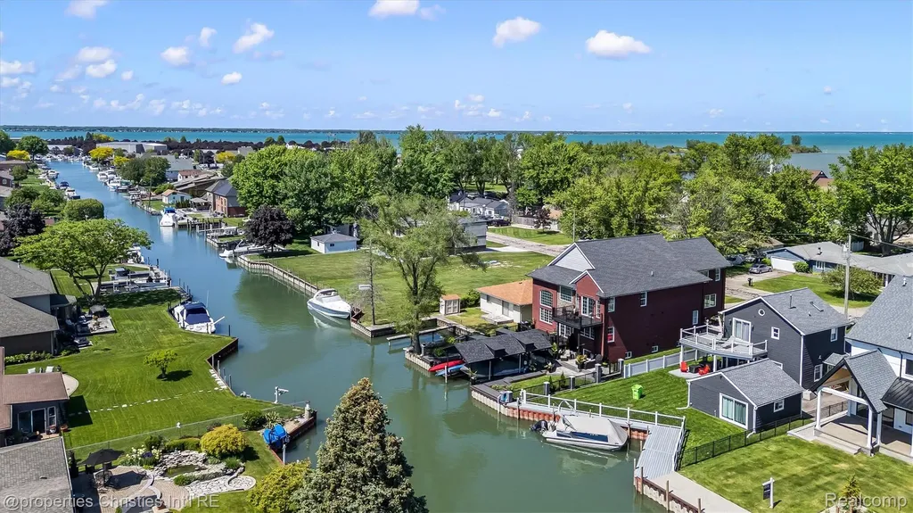 41245 Belvidere Street Harrison Charter Township MI 48045