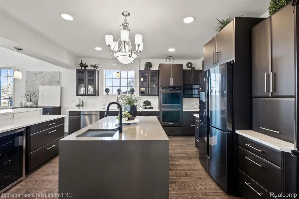 41245 Belvidere Street Harrison Charter Township MI 48045