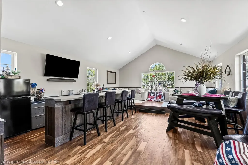 41245 Belvidere Street Harrison Charter Township MI 48045